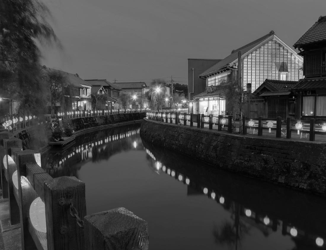 Noah Jigsaw Puzzle Landscape view at the top of one of the twin King George Falls in flood, Kimberley, Australia in black white 1000 pieces