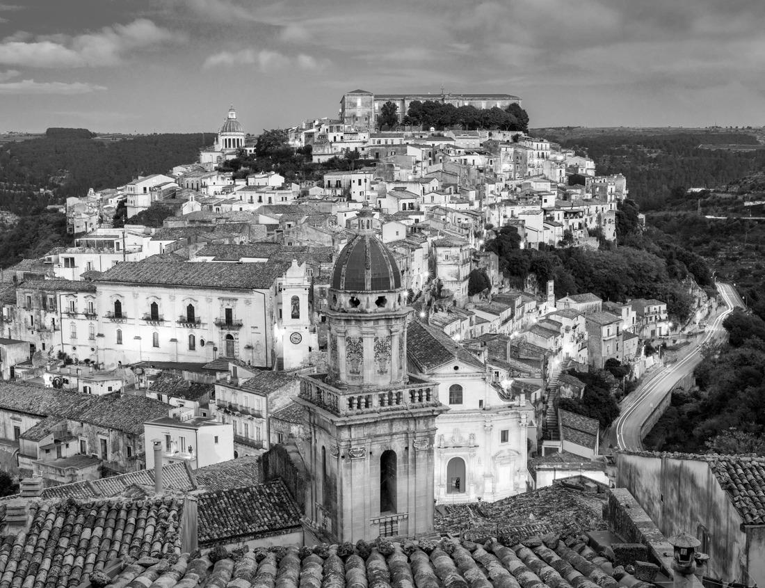 Noah Jigsaw Puzzle Beautiful view of St. Gallen city skyline, Abbey Cathedral of Saint Gall in Switzerland in black white 1000 pieces
