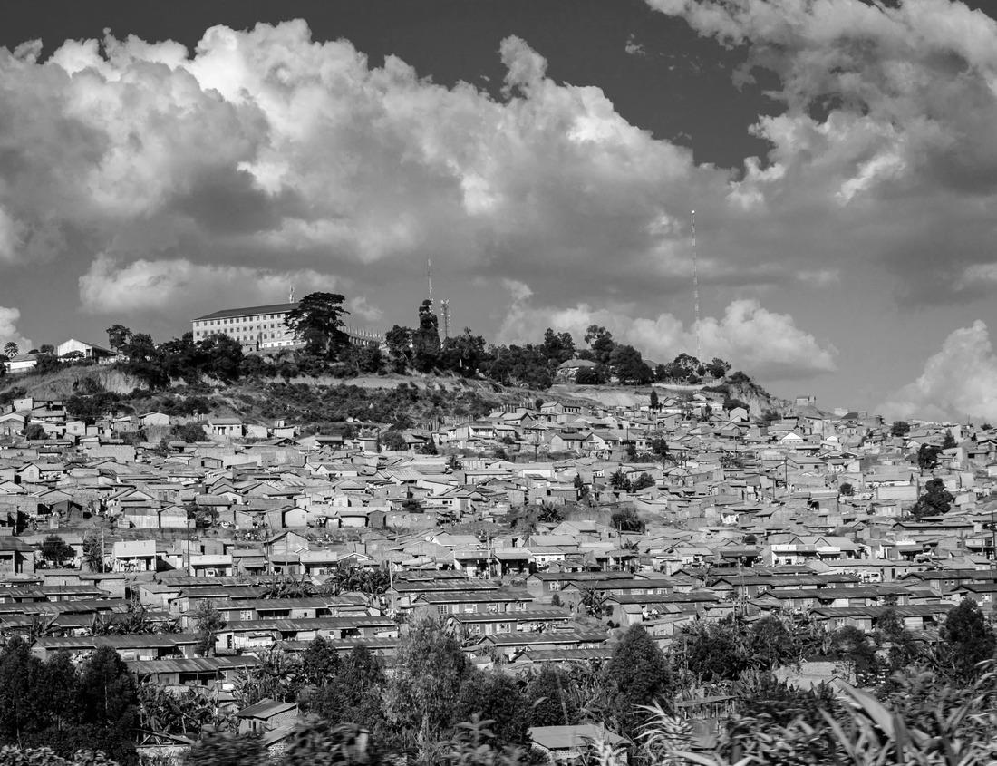 Noah Jigsaw Puzzle Kalisz City Hall - Poland - market square in black white 1000 pieces