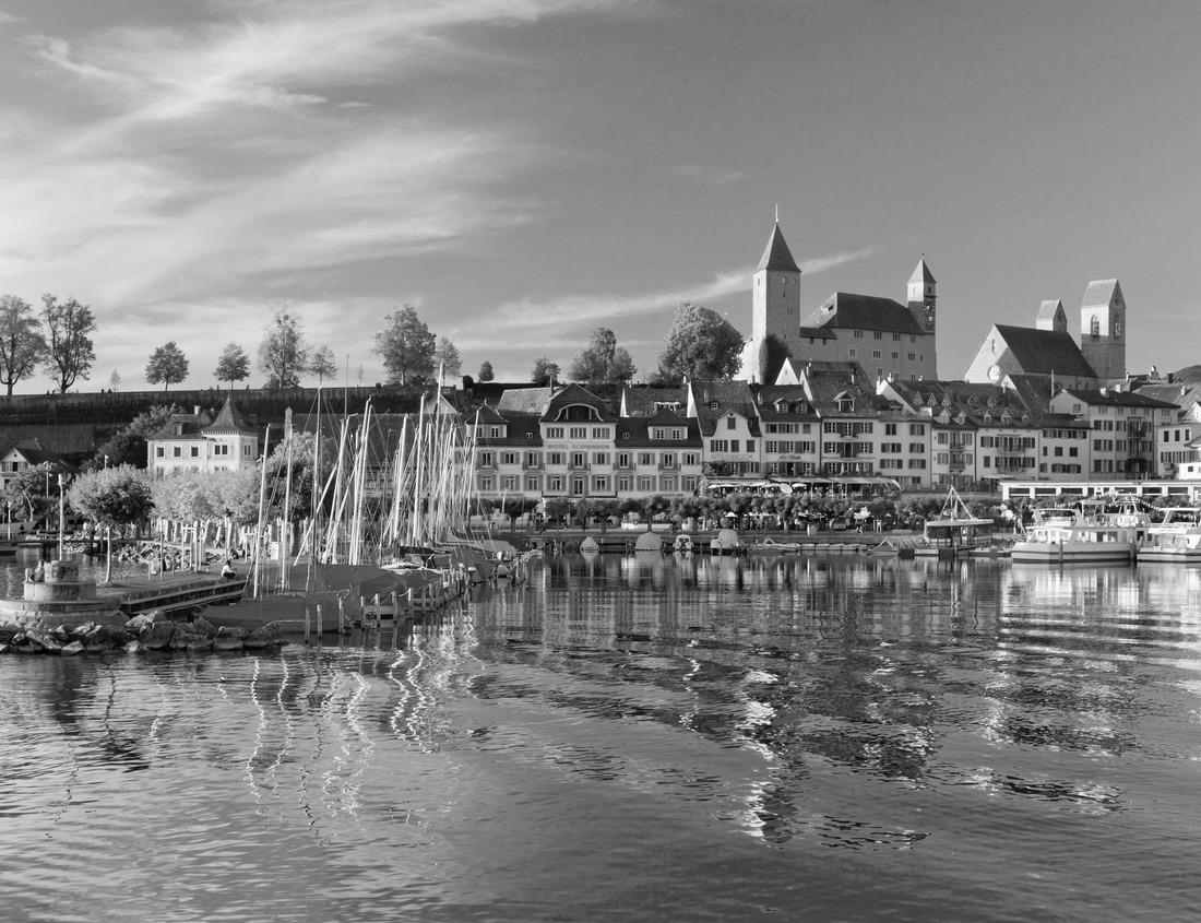 Noah Jigsaw Puzzle Abraham Lincoln Statue in front of the Illinois State Capitol Building in Springfield, Illinois in black white 1000 pieces