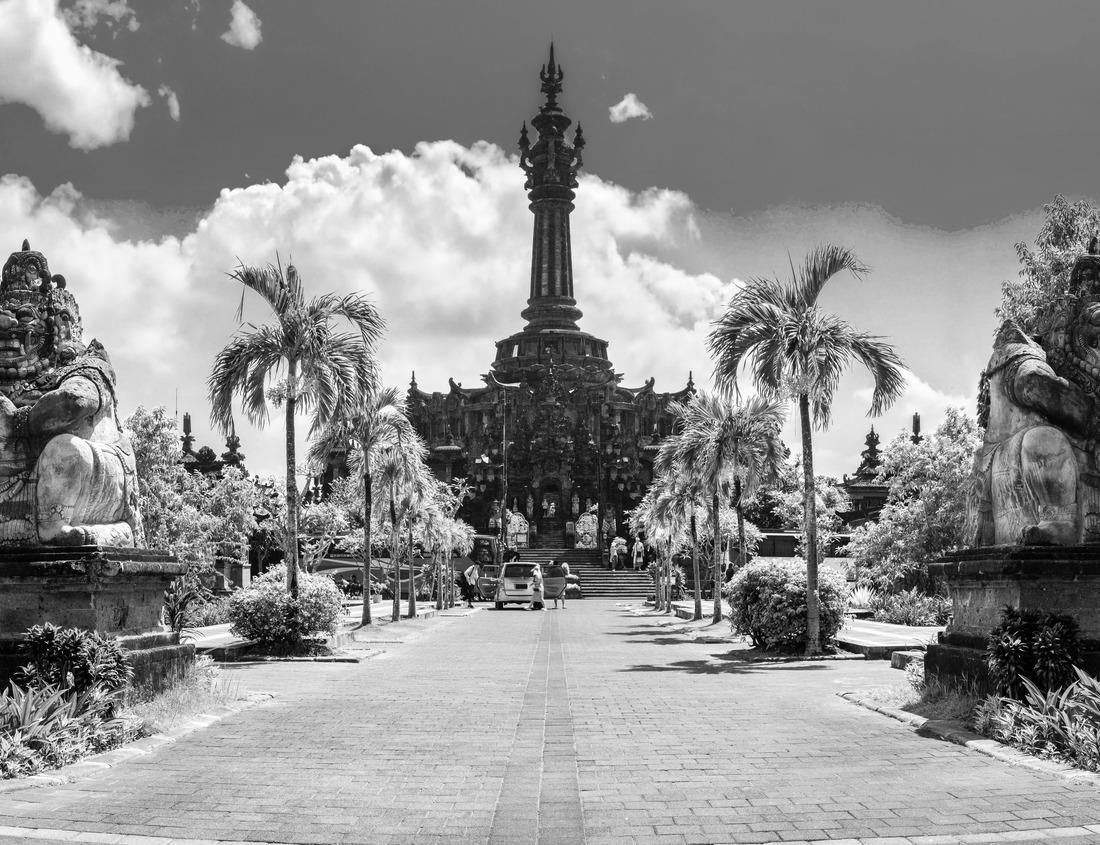 Noah Jigsaw Puzzle Moais at Ahu Tongariki on Easter Island in black white 1000 pieces