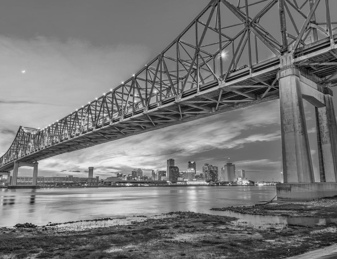 Noah Jigsaw Puzzle Montana State Capitol in Helena Montana in black white 1000 pieces