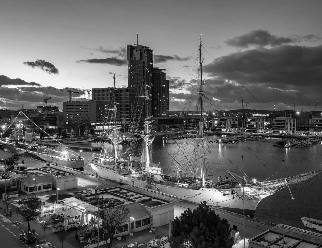 Noah Jigsaw Puzzle Lowell City Hall and downtown aerial view in downtown Lowell, Massachusetts MA, USA in black white 1000 pieces