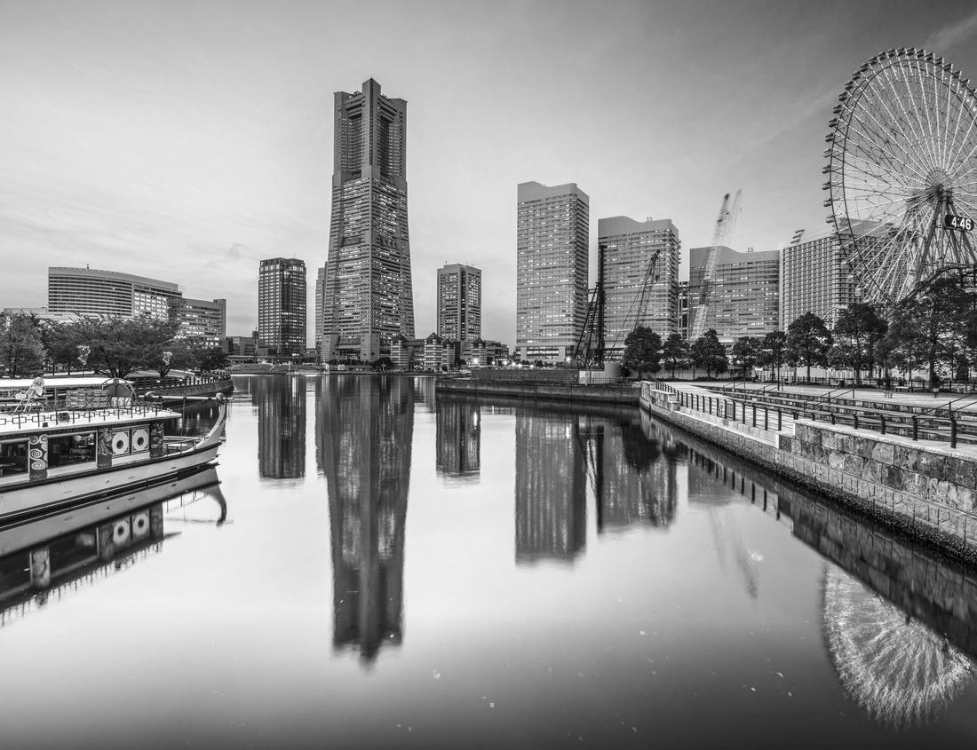 Noah Jigsaw Puzzle Chugach Alaska Mountains in black white 1000 pieces