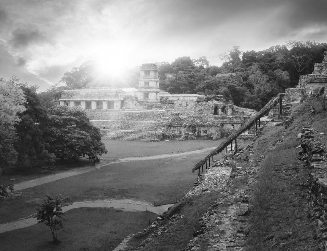 Noah Jigsaw Puzzle castle of Tyresö Sweden in black white 1000 pieces