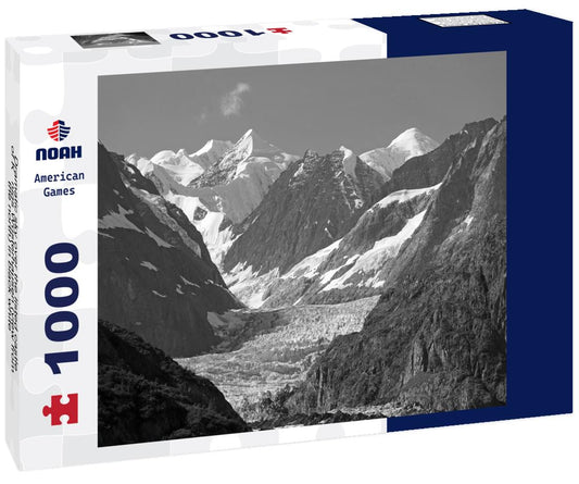 Noah Jigsaw Puzzle Dramatic sky over the listed castle of Königs Wusterhausen (view from the north) in black white 1000 pieces