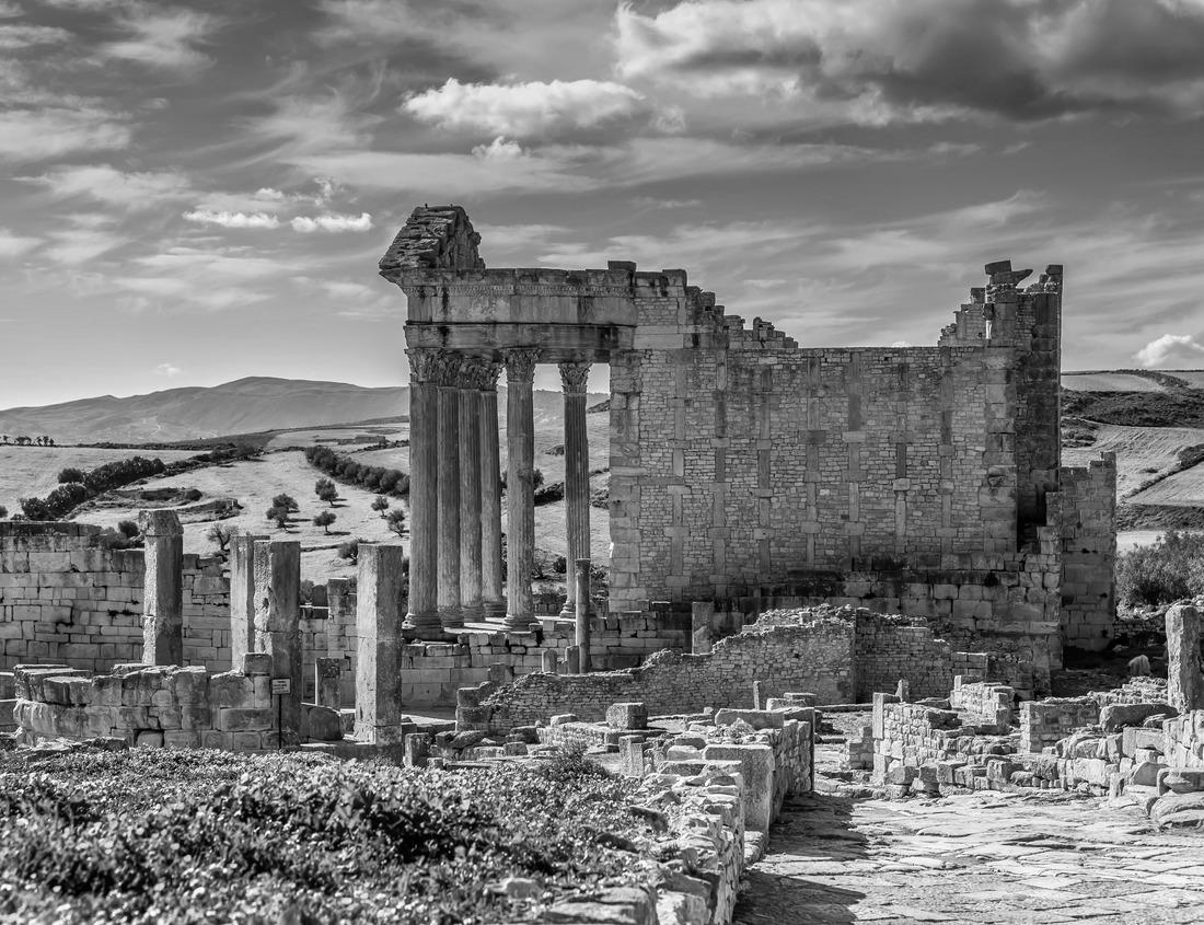 Noah Jigsaw Puzzle Mountain view from Two Jack Lake in Banff National Park in Alberta, Canada in black white 1000 pieces