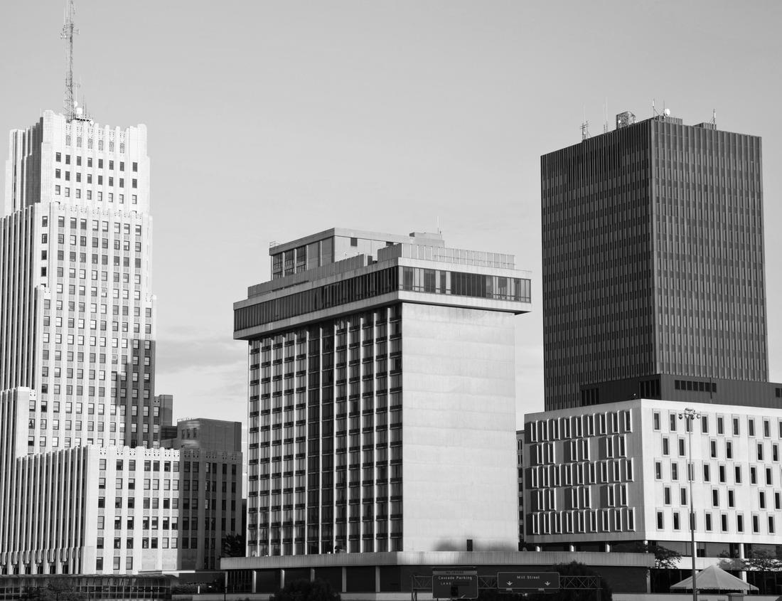 Noah Jigsaw Puzzle Egremont Castle in black white 1000 pieces