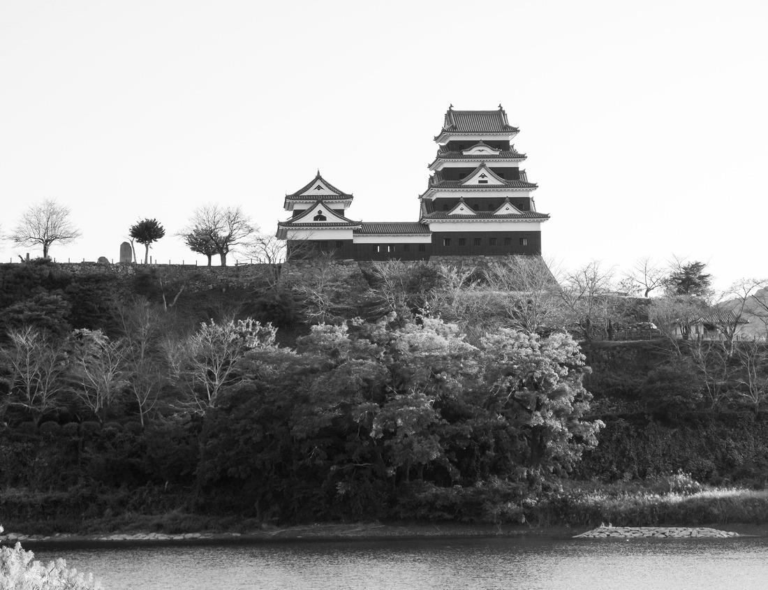 Noah Jigsaw Puzzle Lisbon, Portugal city skyline over the Alfama district in black white 1000 pieces