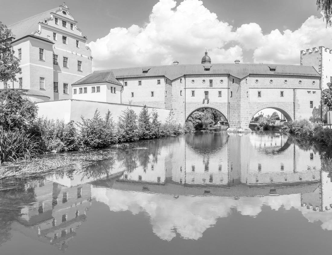 Noah Jigsaw Puzzle Fayetteville Arkansas Downtown Washington County Court House in black white 1000 pieces
