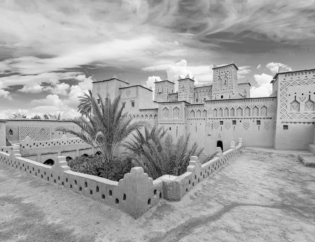 Noah Jigsaw Puzzle Ouarzazate city in the Atlas Mountains of Morocco. in black white 1000 pieces