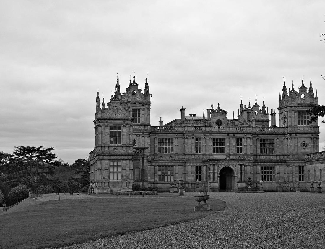 Noah Jigsaw Puzzle Mentmore Towers, England, is a grand estate on a winter's day. in black white 1000 pieces