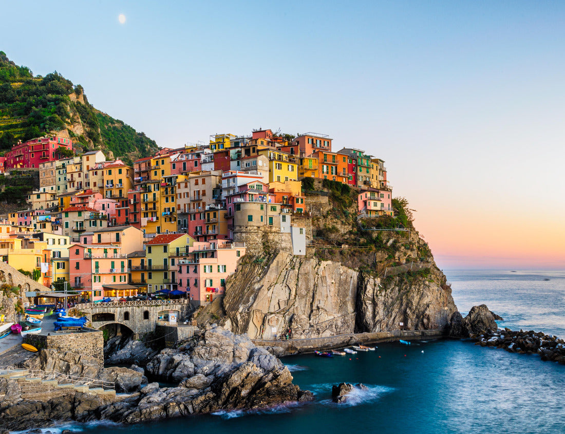 Sunset over the village of Manarola in Cinque Terre, Italy. 1000pc PuzzleBlack and White