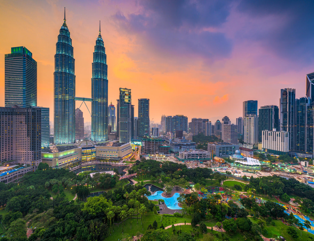 Noah Jigsaw Puzzle Kuala Lumpur, Malaysia skyline at dusk over the park 1000 pieces