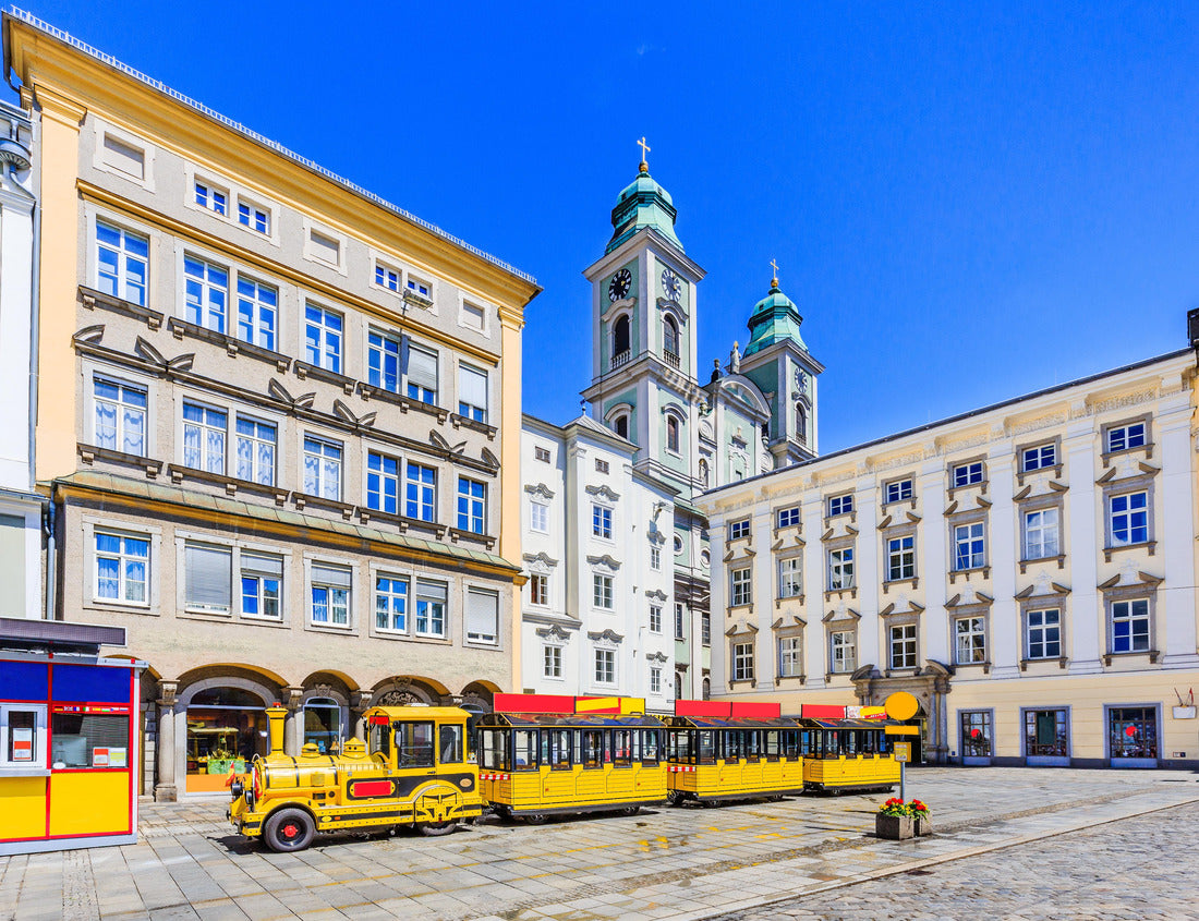 Noah Jigsaw Puzzle Linz, Austria. Old Cathedral (Alter Dom) and tourist train at Hauptplatz (main square) 1000 pieces