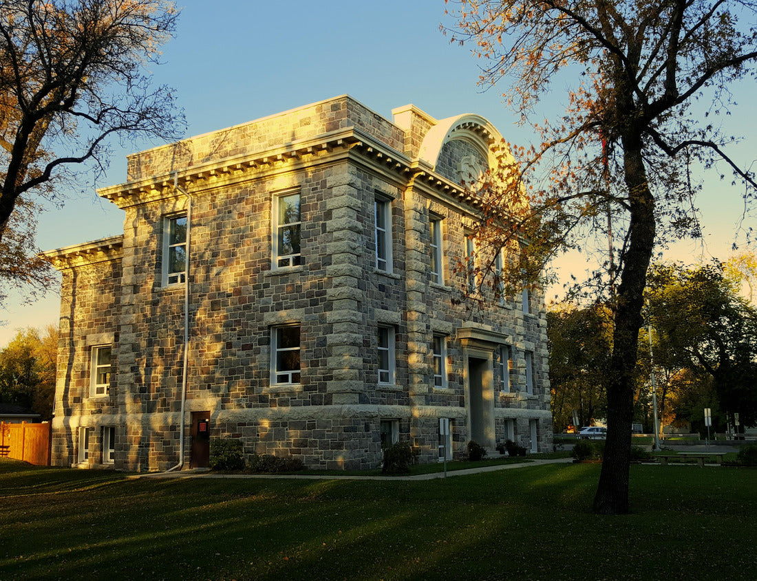 Noah Jigsaw Puzzle Courthouse. Morden. Manitoba. Canada 1000 pieces