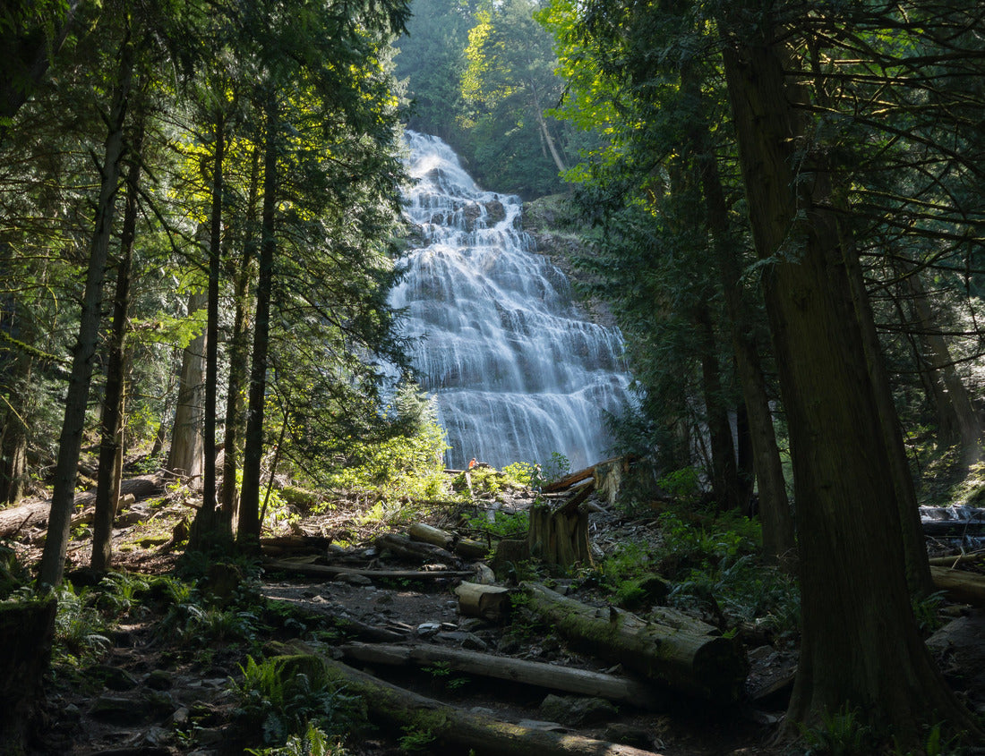 Noah Jigsaw Puzzle Bridal waterfalls at Bridal Veil Falls Provincial Park. The falls drop 122 meters over a wide rock face, creating a “veil-like” effect 1000 pieces