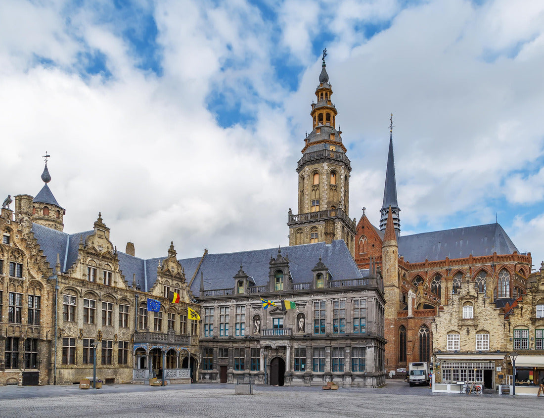 Noah Jigsaw Puzzle Main market square with belfry and church in Veurne, Belgium 1000 pieces