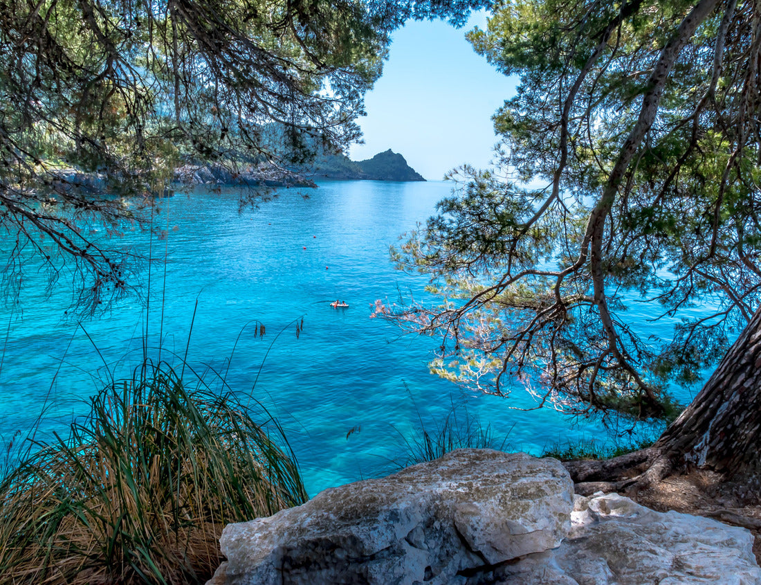 Noah Jigsaw Puzzle A place in the shade to relax, on a sunny day, on the rocky coast of the Tyrrhenian sea coast in the south of Italy at Maratea 1000 pieces