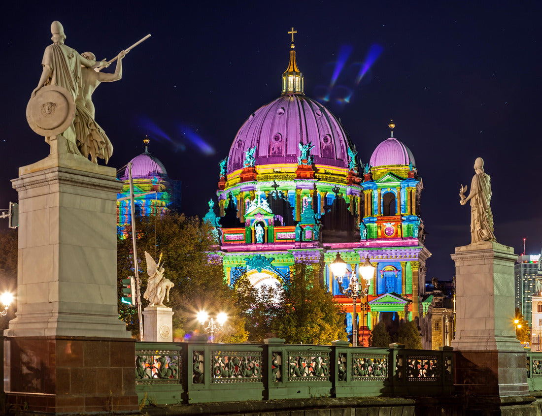 Noah Jigsaw Puzzle Cityscape Berlin city center colorfully illuminated at night during the Festival of Lights, Berlin, Germany 1000 pieces