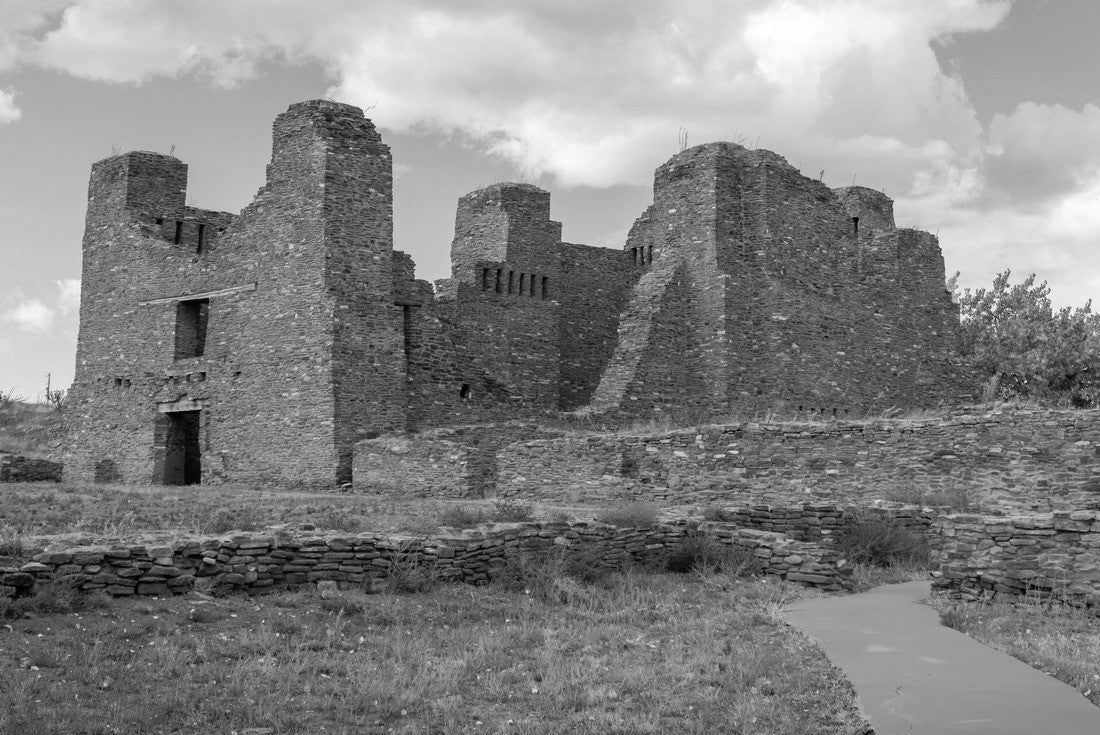 The Salinas Pueblo Missions National Monument preserves three Spanish missions in New Mexico, near Mountainair. Quarai or El Misión de Nuestra Señora de la Purisima Conceptión de Cuarac. Red sandstone 2000pc PuzzleBlack and White