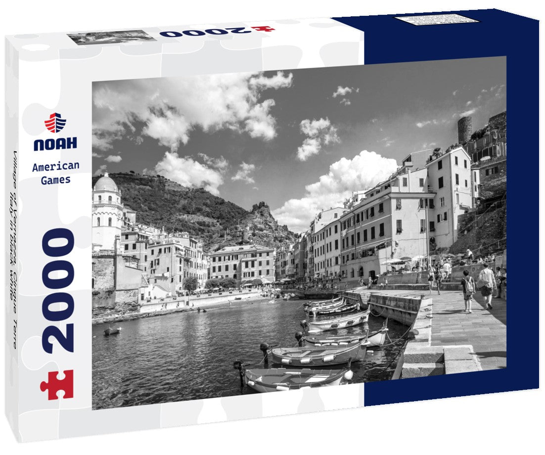 Noah Jigsaw Puzzle Village of Vernazza, Cinque Terre, Italy in black white 2000 pieces