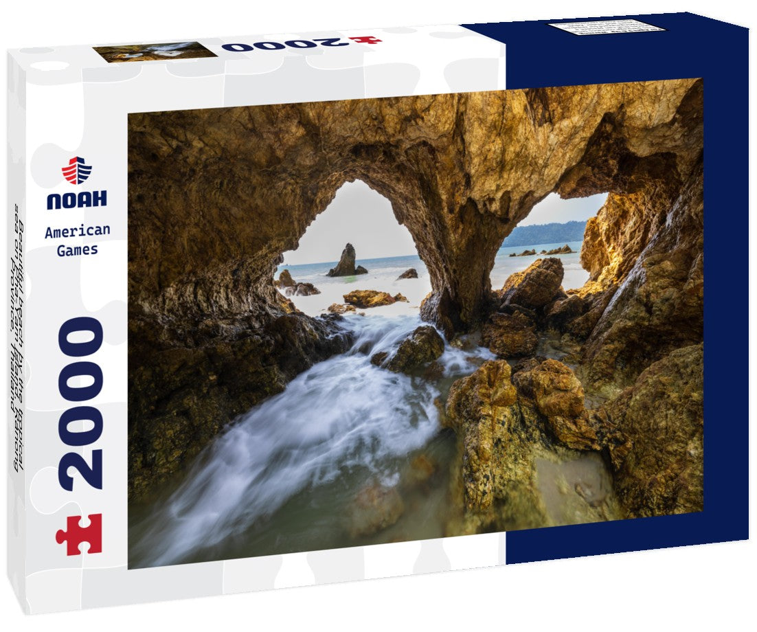 Noah Jigsaw Puzzle Beautiful beach by the tropical sea on Pha-Yam Island, Ranong Province, Thailand 2000 Pieces