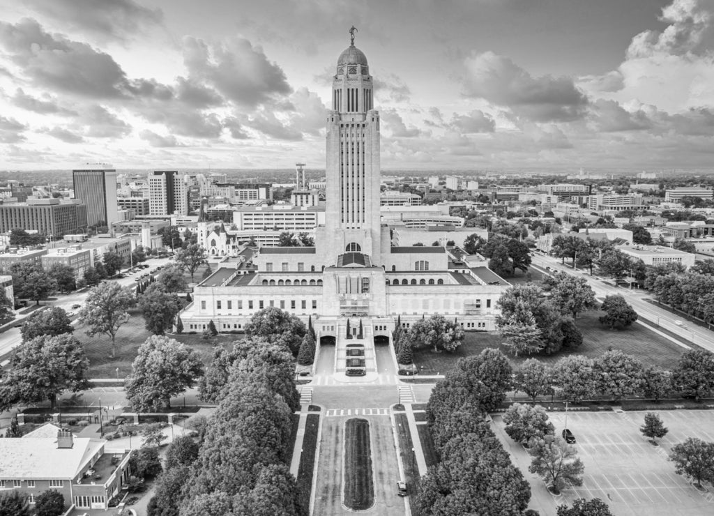 Lincoln skyline and Nebraska State Capitol in black white