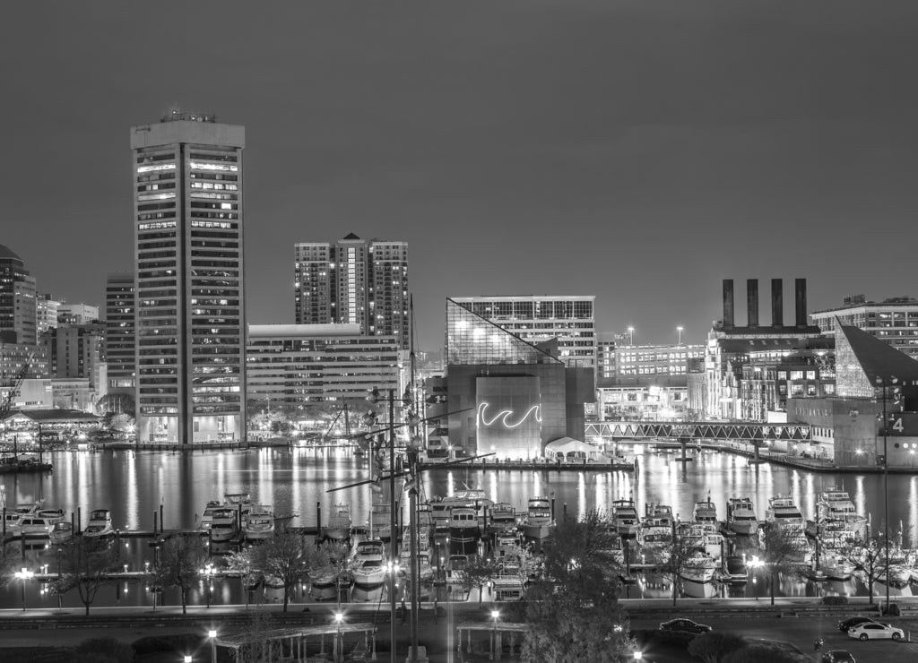 Baltimore at night, Maryland in black white