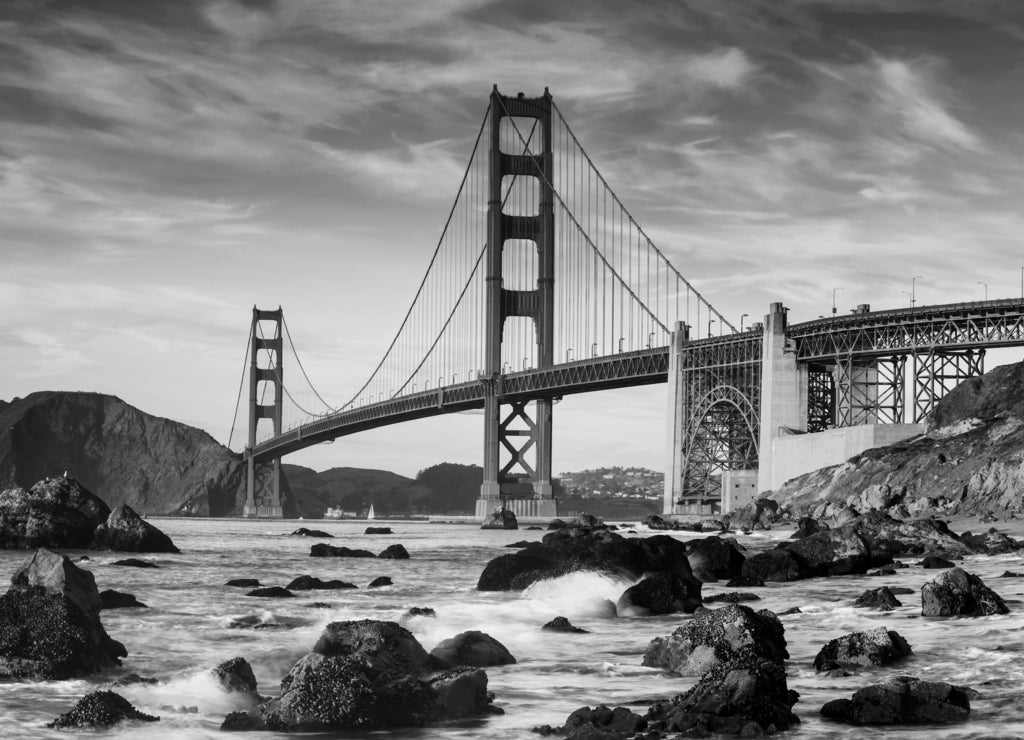 Golden Gate Bridge, San Francisco Bay, California USA in black white