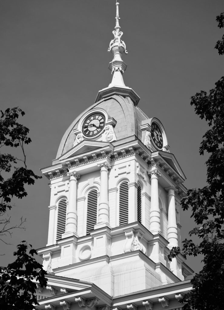 Old courthouse in Warsaw Indiana in black white