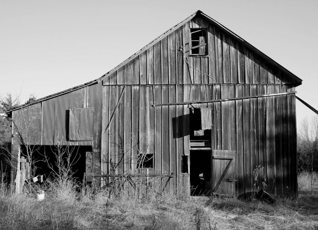 Old barn in Missouri in black white