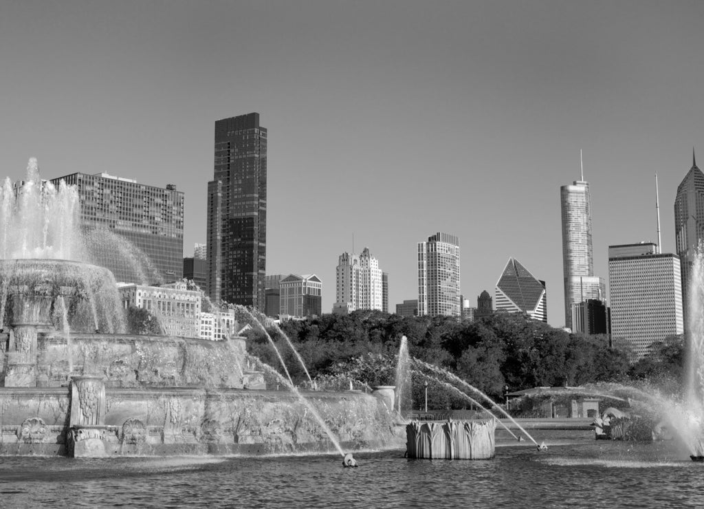 Buckingham Fountain panorama, Chicago, Illinois, US in black white