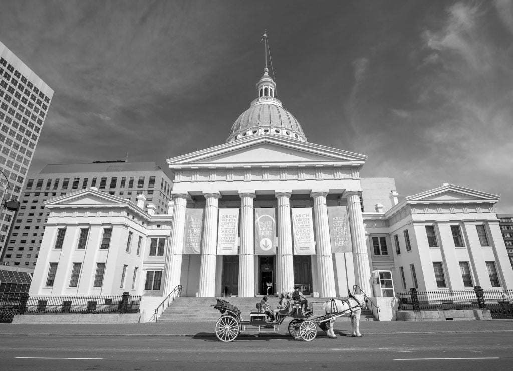 St. Louis downtown with Old Courthouse Missouri in black white