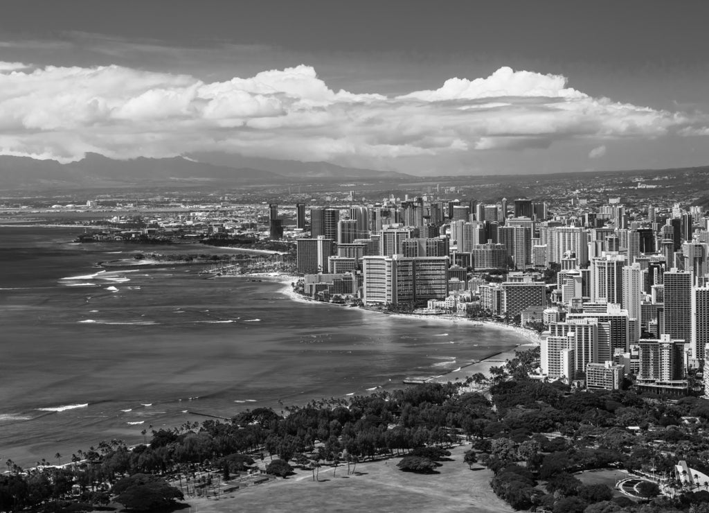 Honolulu, Hawaii in black white