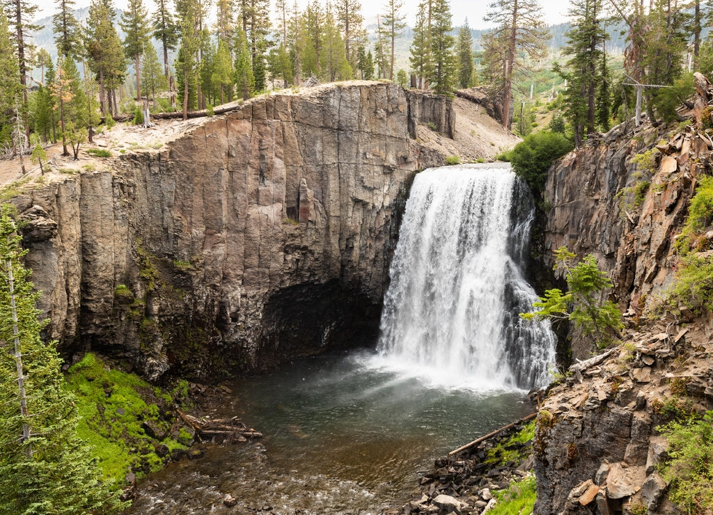 Rainbow Falls in Devils Postpile National Monument, Ansel Adams Wilderness, Inyo National Forest, California
