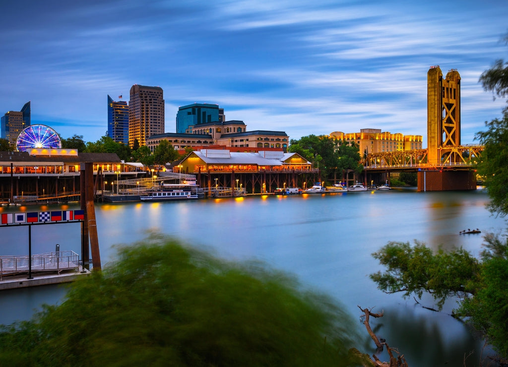 Tower Bridge and Sacramento River in Sacramento, California, captured at night