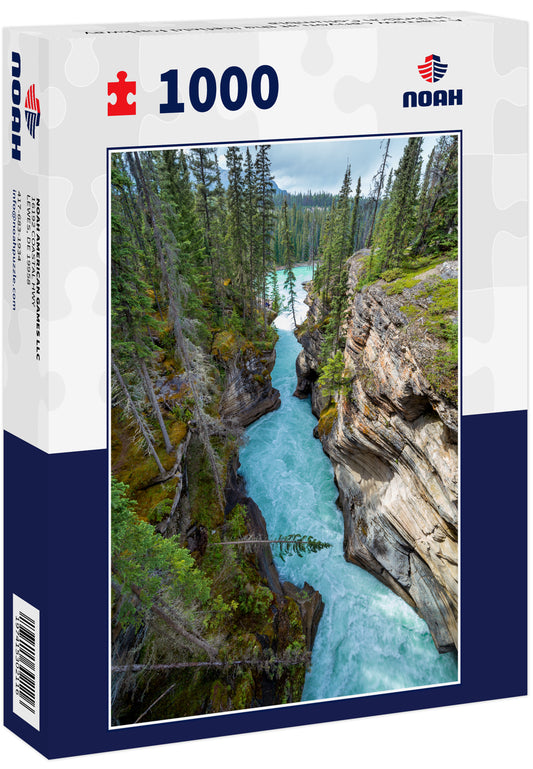 A narrow canyon at the Icefield Parkway in British Columbia