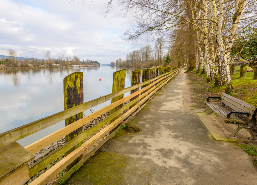Fort-to-Fort Trail and picnic bench in Fort Langley Marine Park, Vancouver, Canada