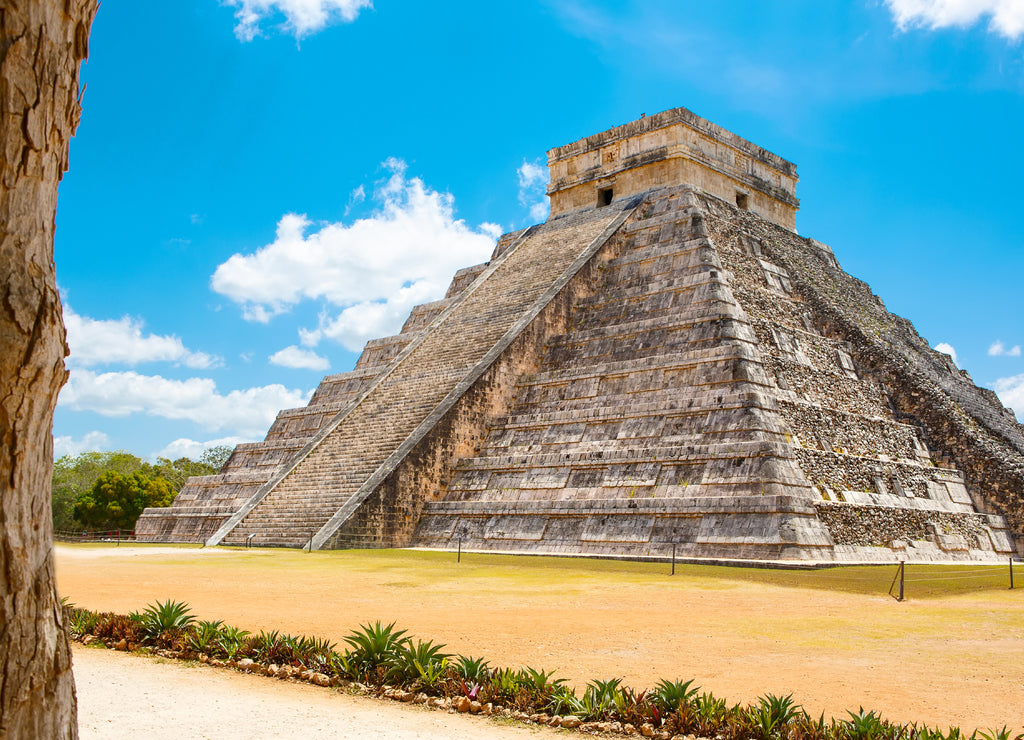 Temple of Kukulkan in Chichen Itza, Yucatan, Mexico