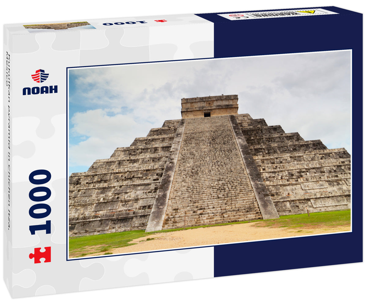 Kukulkan pyramid in Chichen Itza, Mexico