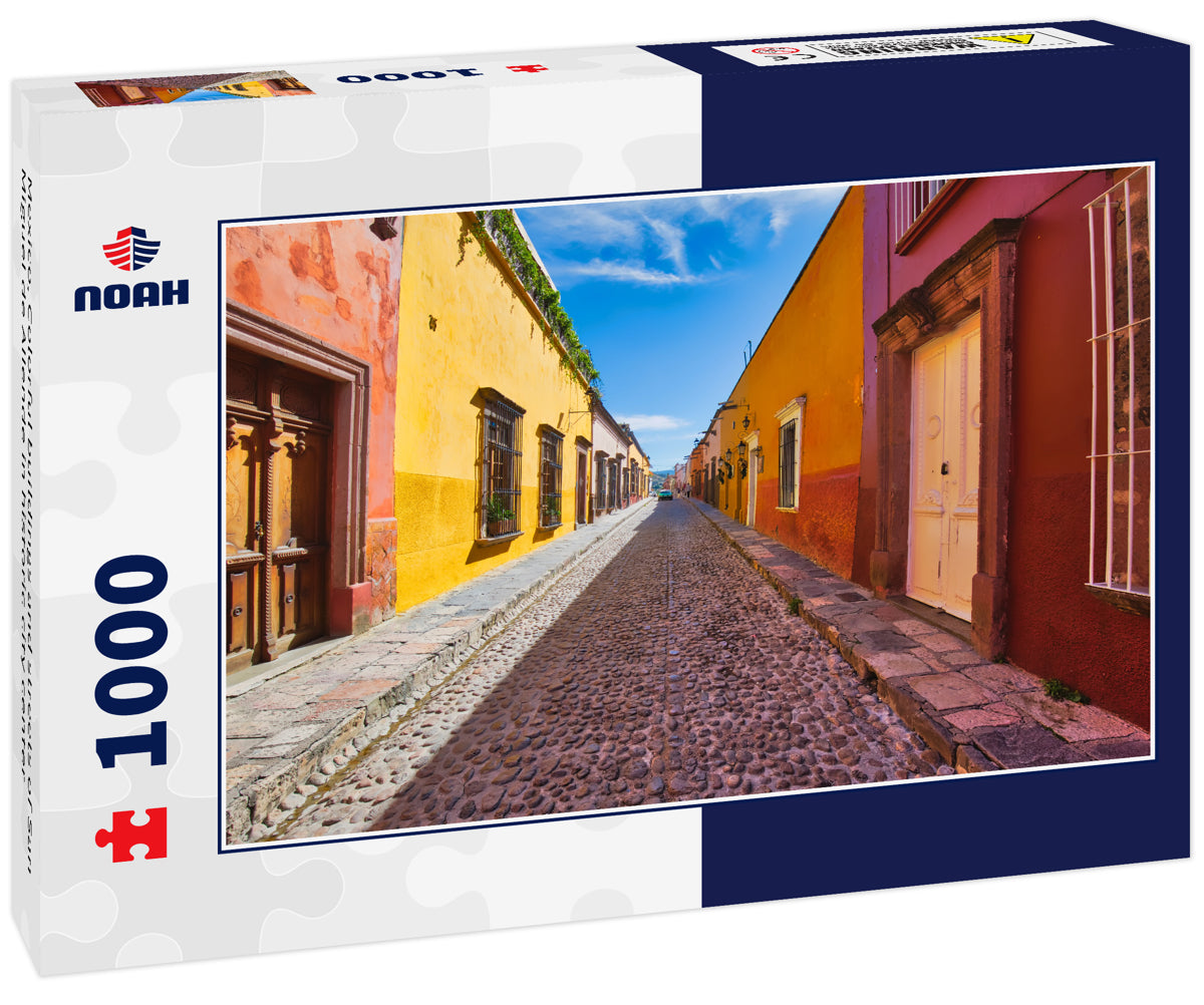 Mexico, Colorful buildings and streets of San Miguel de Allende in historic city center