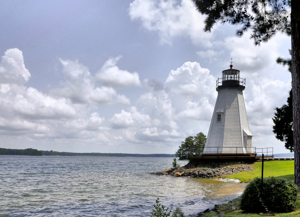 Island Light / Plymouth Lighthouse on Lake Martin in Alabama