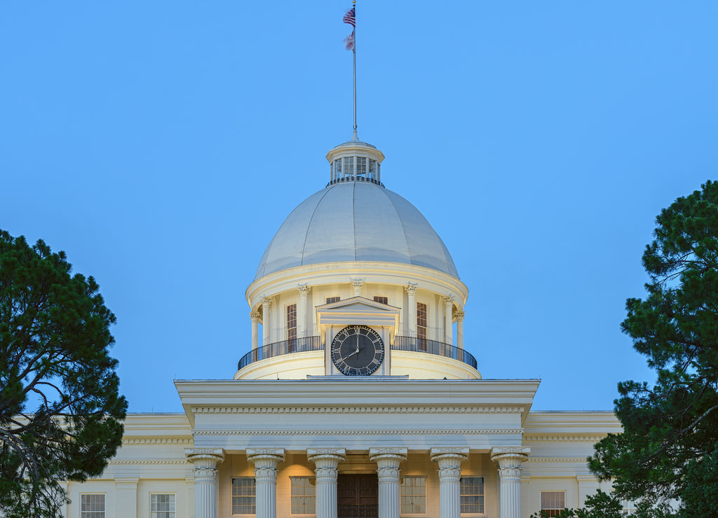 Alabama State Capitol building at sunset