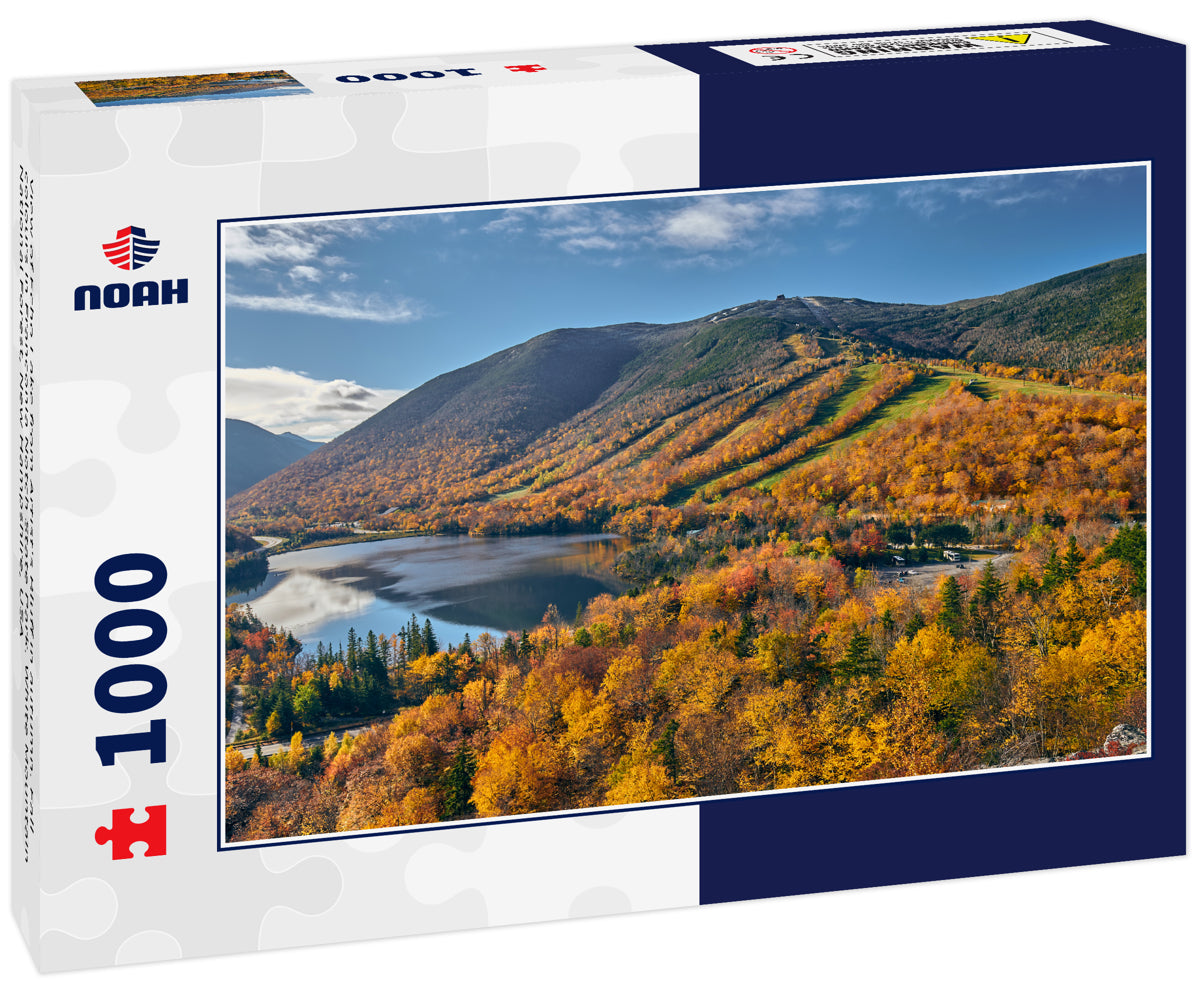 View of Echo Lake from Artist's Bluff in autumn. Fall colours in Franconia Notch State Park. White Mountain National Forest, New Hampshire, USA