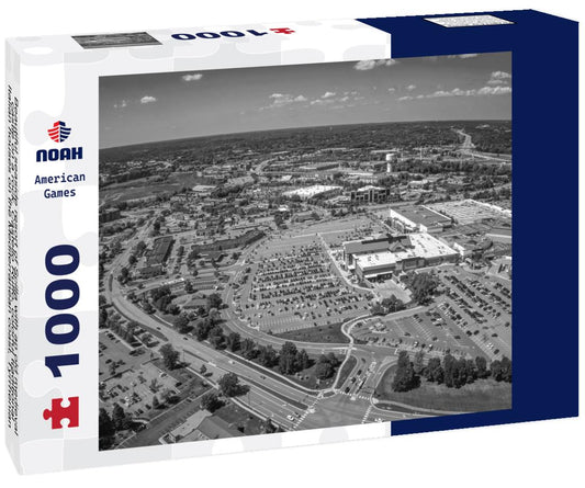 Noah Jigsaw Puzzle Beautiful seaside resort of Scilla with an old medieval castle on a rock, Castello Ruffo, colorful traditional Italian houses on the Mediterranean coast, Tyrrhenian coast, Calabria, southern Italy in black white 1000 pieces