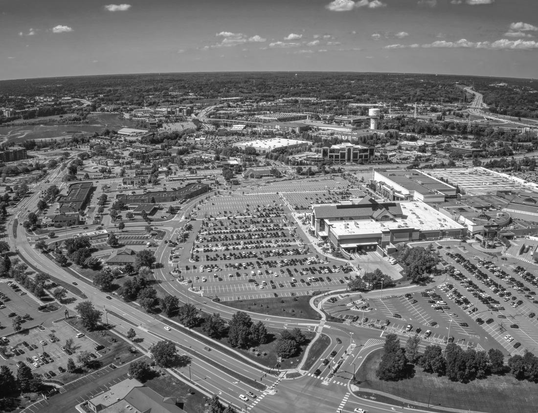 Noah Jigsaw Puzzle Beautiful seaside resort of Scilla with an old medieval castle on a rock, Castello Ruffo, colorful traditional Italian houses on the Mediterranean coast, Tyrrhenian coast, Calabria, southern Italy in black white 1000 pieces