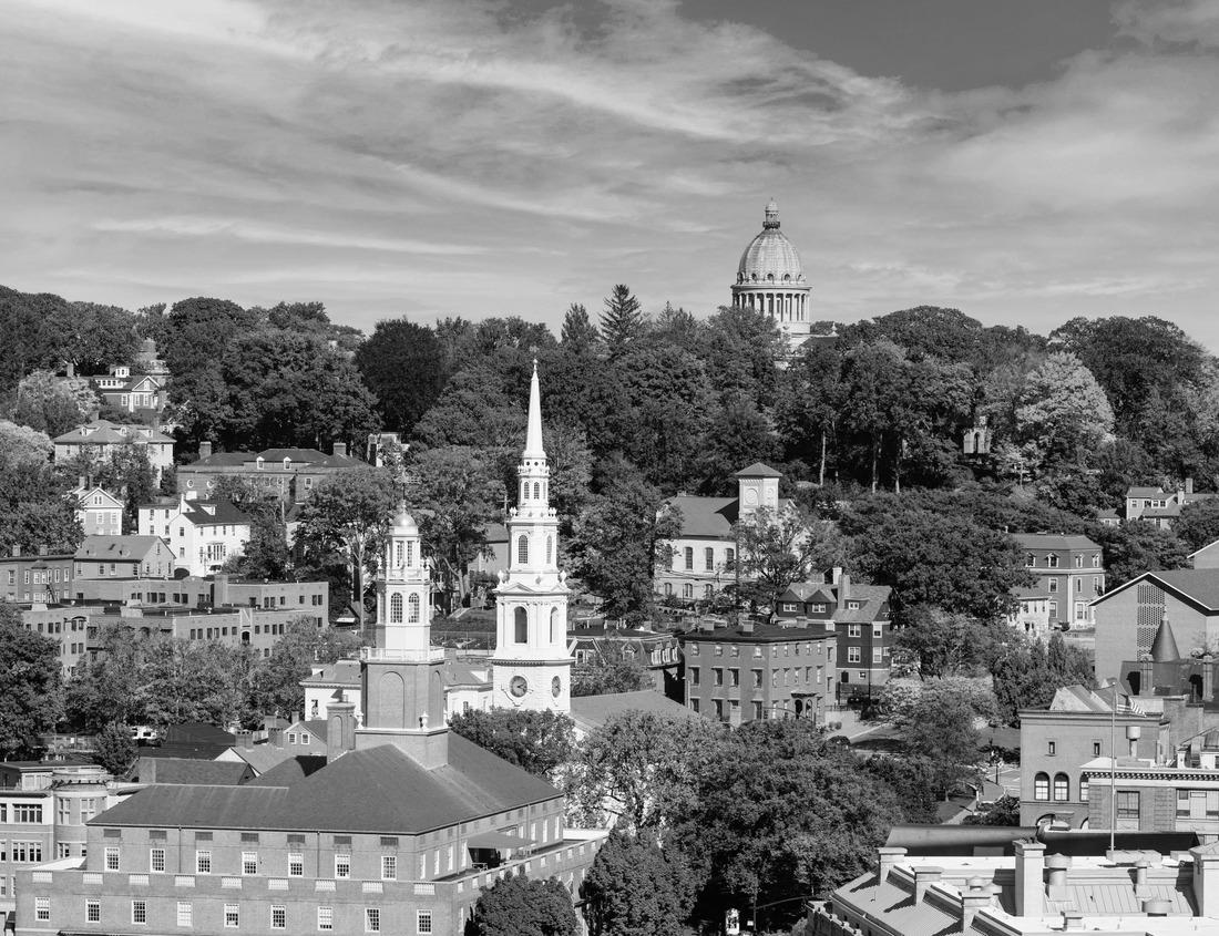 Noah Jigsaw Puzzle Beautiful Lake Emerald located at the Yoho National Park in British Columbia, Canada in black white 1000 pieces