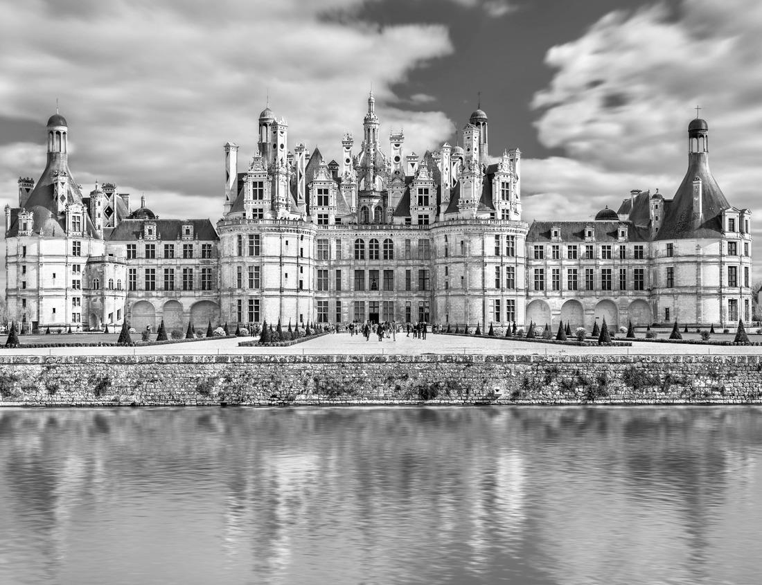 Noah Jigsaw Puzzle Canal in the old town of Livorno, Italy in black white 1000 pieces