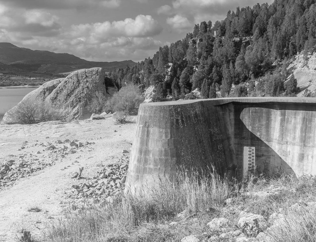 Noah Jigsaw Puzzle El Masri Dam near Grombalia in Tunisia, North Africa. in black white 1000 pieces